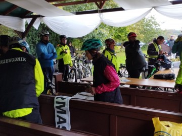 Pogoda nie odstraszyła entuzjastów turystyki pieszej i rowerowej na jubileuszowej XX edycji Rajdu Tour de Kalonka, 